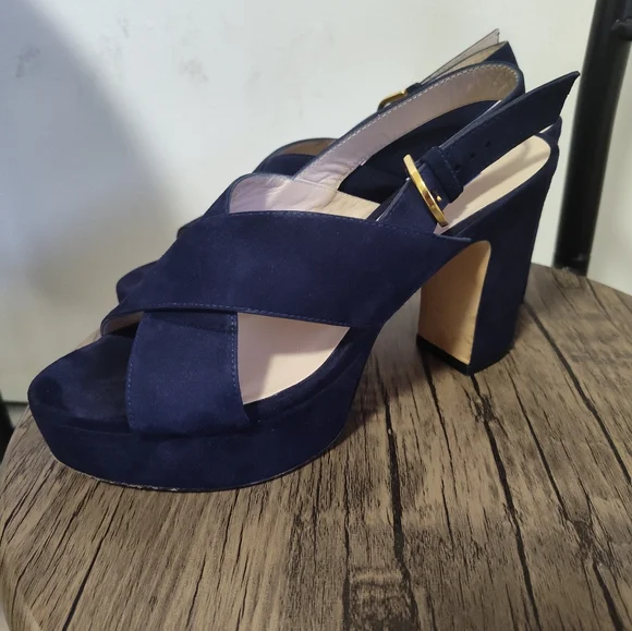 Stuart Weitzman size 7 - Picture 4 of 8